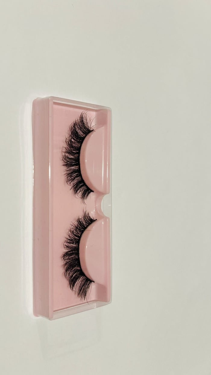 Hybrid Lashes image